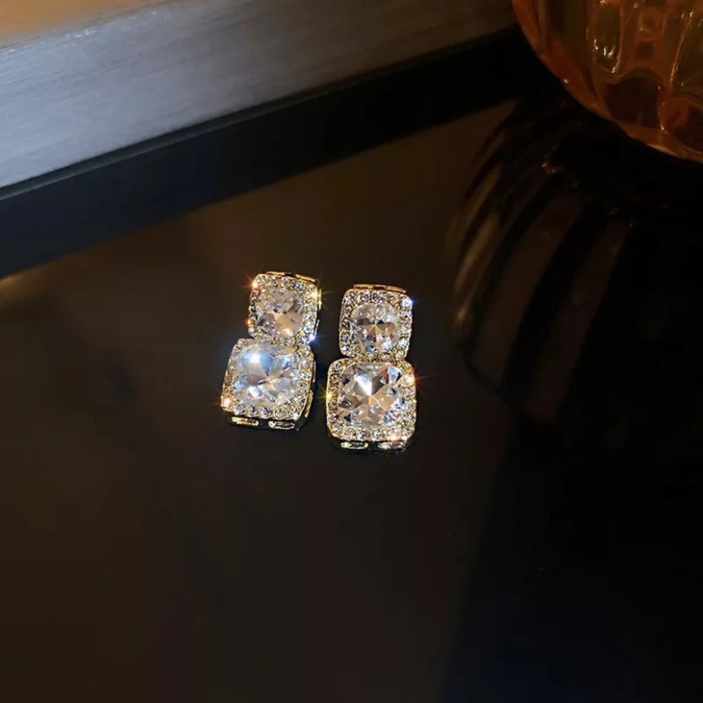 New gorgeous 18k gold plated diamond earrings - Picture 4 of 4
